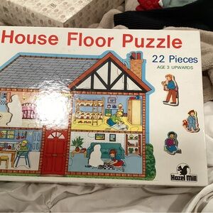 House Floor Puzzle - 22 Pieces 1980s